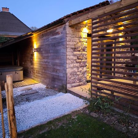 Out & Lodge Les Spirous Les Geronsarts Exterior photo