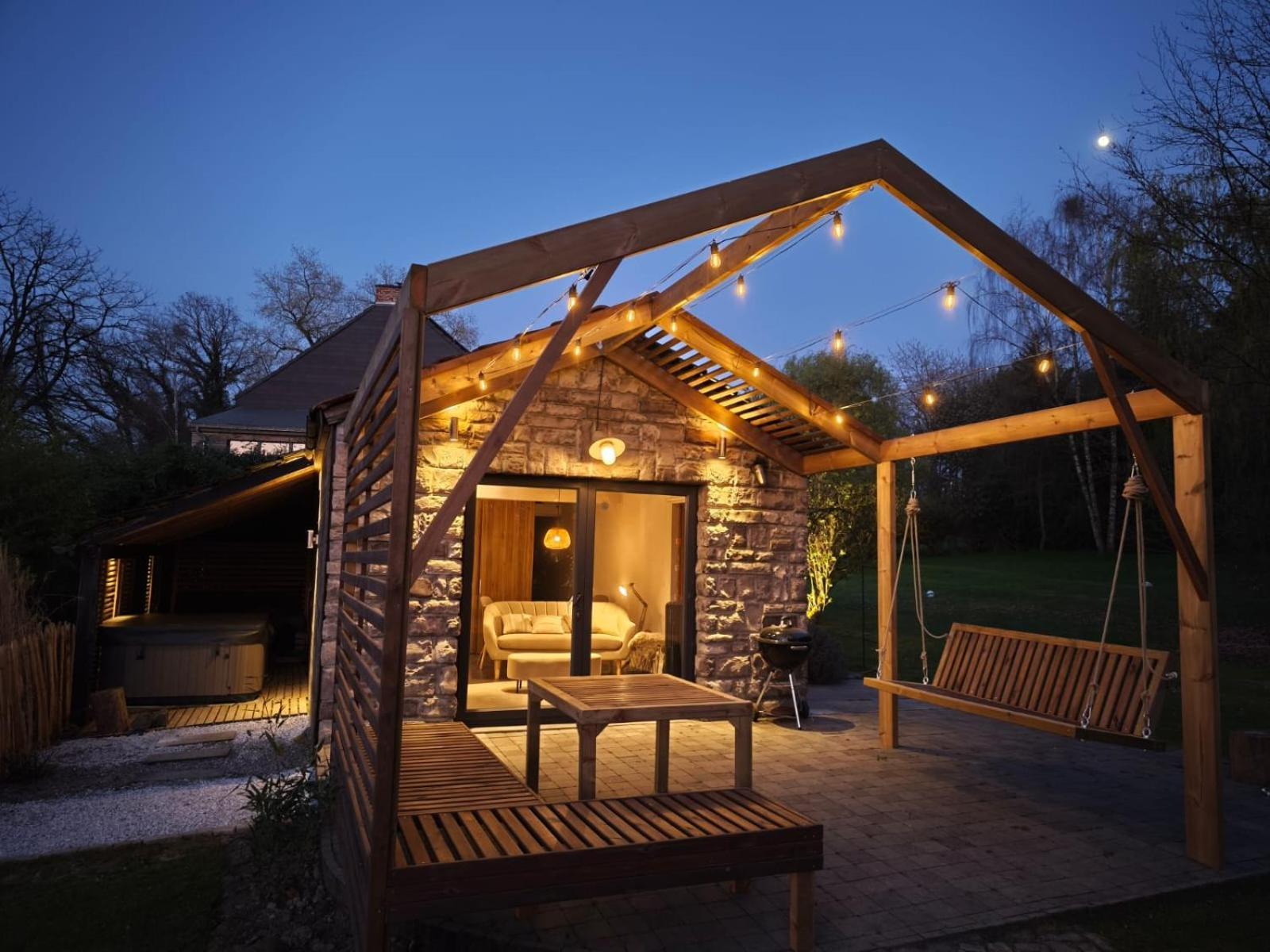 Out & Lodge Les Spirous Les Geronsarts Exterior photo